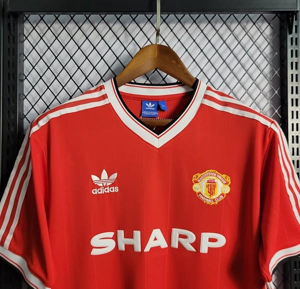 Retro 83/84 Manchester United Home Jersey - Image 9