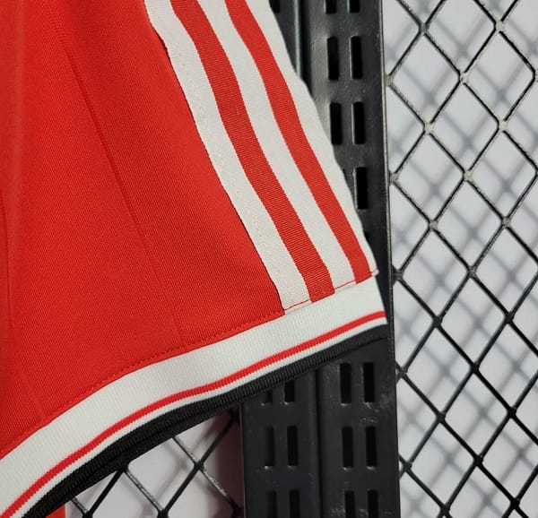 Retro 83/84 Manchester United Home Jersey - Image 10