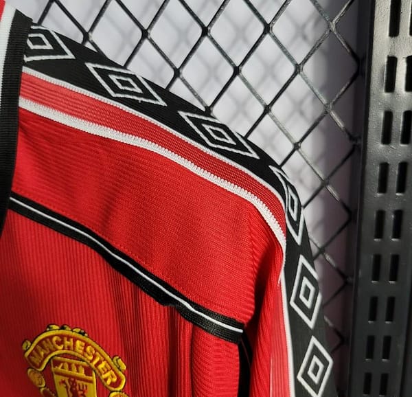 Retro Long Sleeve 98/99 Manchester United Home Jersey - Image 10