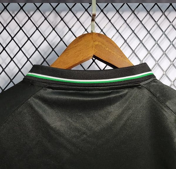 Retro 98/99 Manchester United Black Third Jersey - Image 2