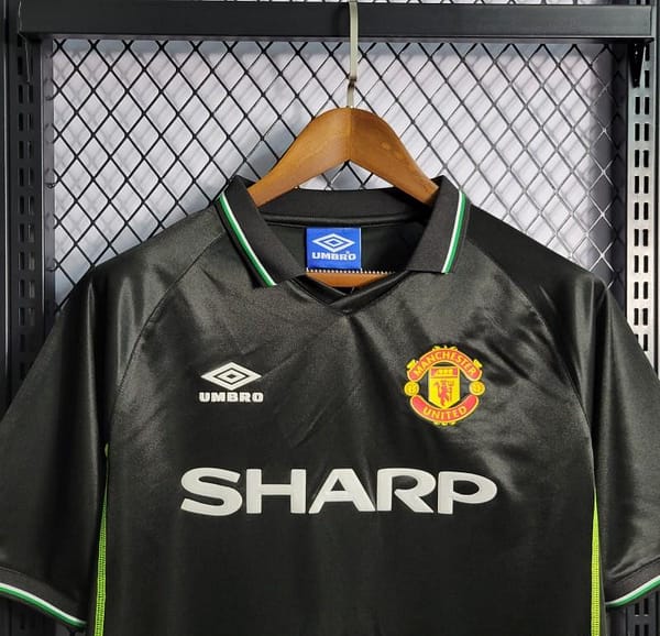 Retro 98/99 Manchester United Black Third Jersey - Image 9