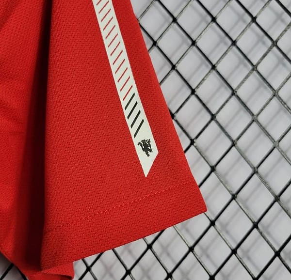 Retro 10-11 Manchester United Home Jersey - Image 2