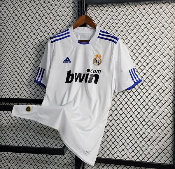 Retro 10-11 Real Madrid Home Jersey - Image 4