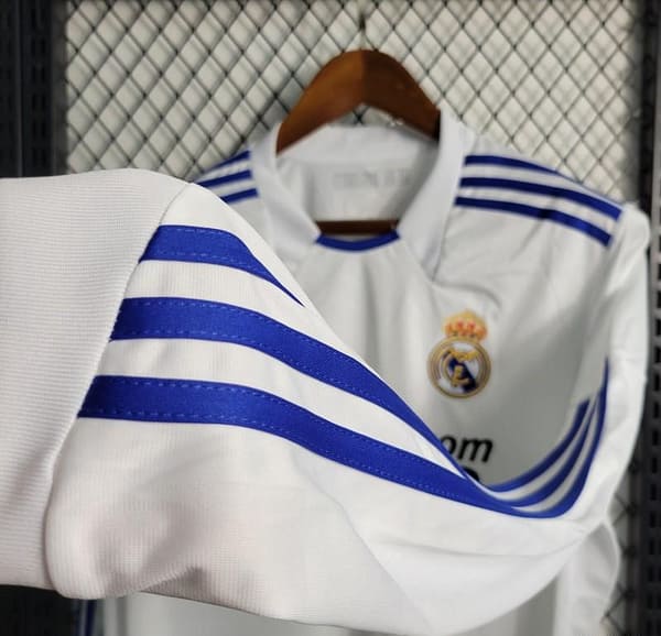 Retro Long Sleeve 10-11 Real Madrid Home Jersey - Image 4