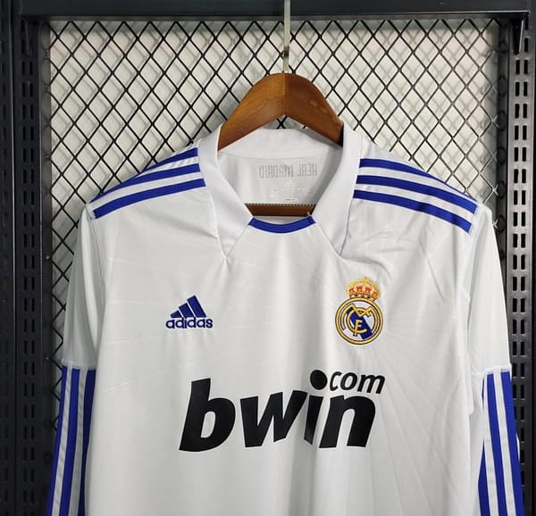 Retro Long Sleeve 10-11 Real Madrid Home Jersey - Image 5