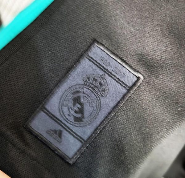 Retro Long Sleeve 17-18 Real Madrid Away Black Jersey - Image 3