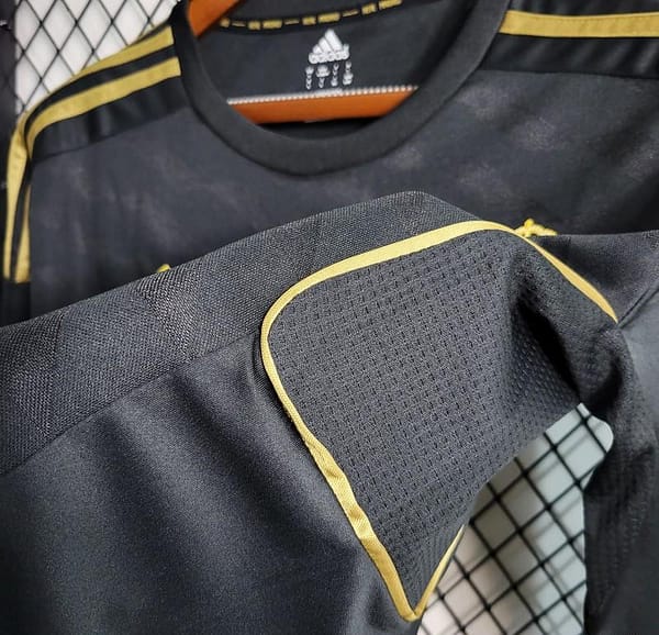 Retro Long Sleeve 2011/12 Real Madrid Away Black Jersey - Image 8