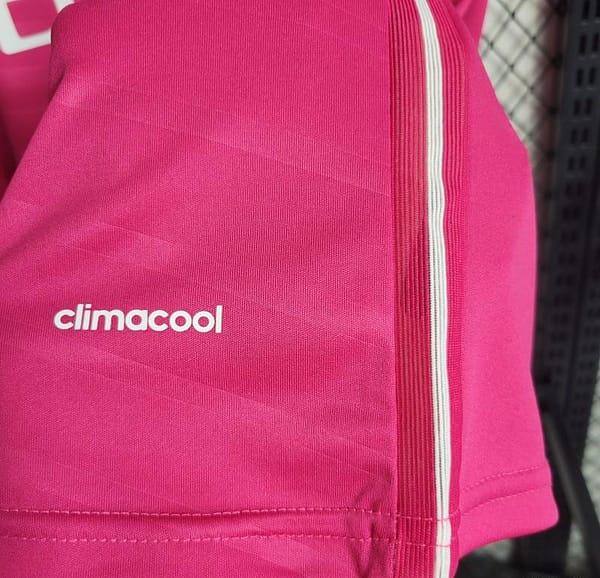 Retro 14-15 Real Madrid Away Pink Jersey - Image 9