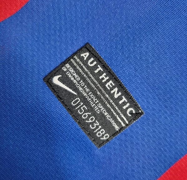 Retro 10/11 Barcelona Home Jersey - Image 3