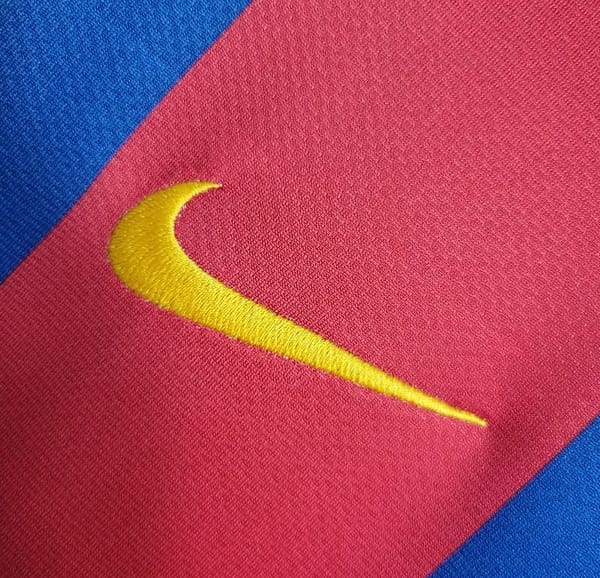Retro 10/11 Barcelona Home Jersey - Image 4