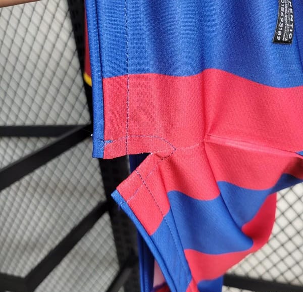 Retro 10/11 Barcelona Home Jersey - Image 9