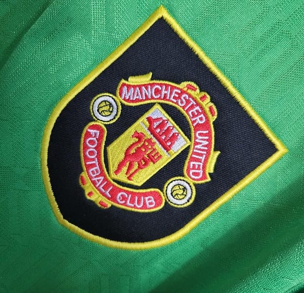 Retro 1992/94 Manchester United Third Green Jersey - Image 2