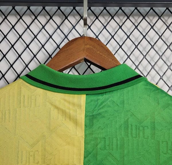 Retro 1992/94 Manchester United Third Green Jersey - Image 3