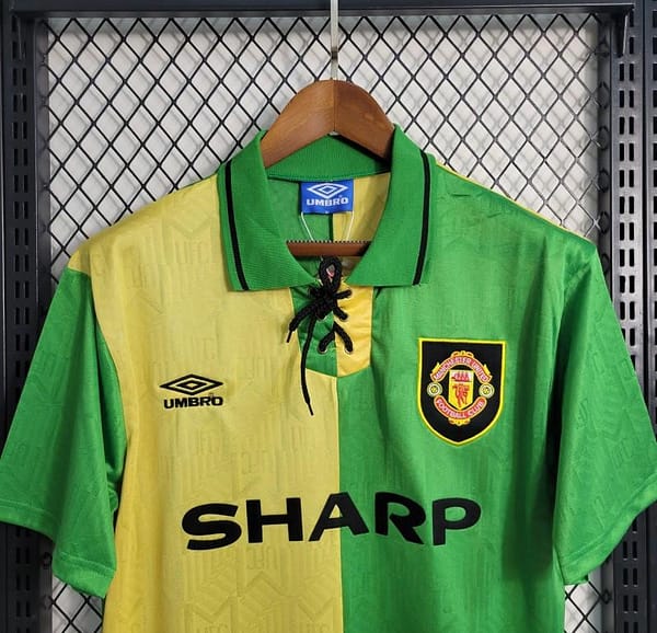 Retro 1992/94 Manchester United Third Green Jersey - Image 4