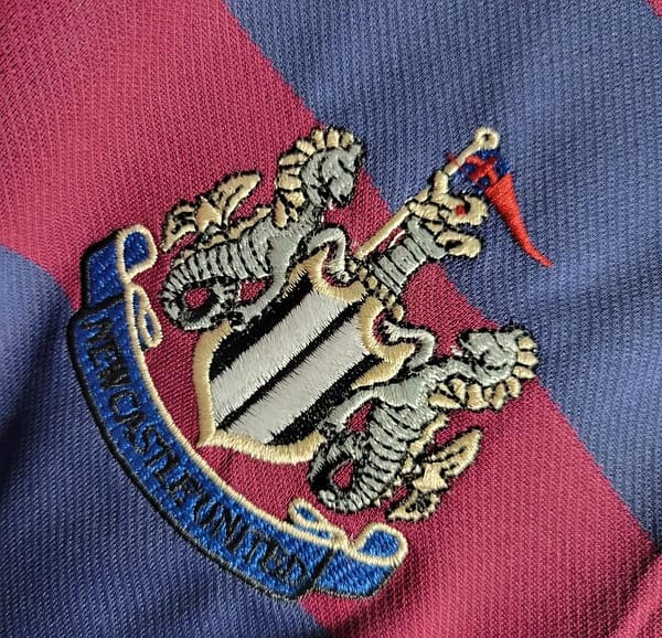 Retro1995-96 Newcastle Away Soccer Jersey - Image 3