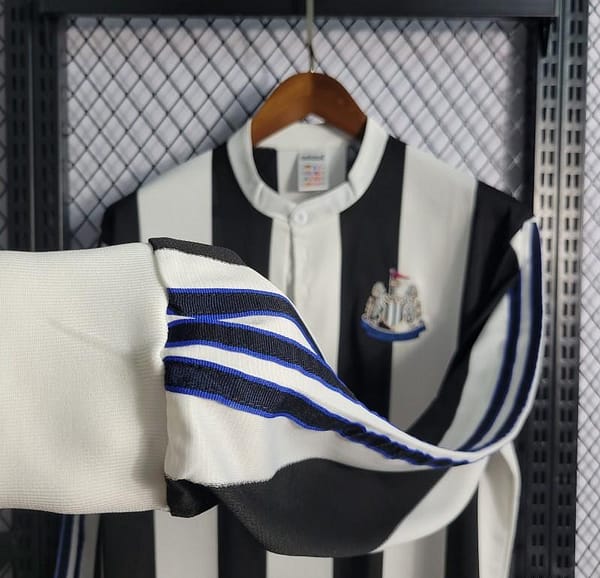 Retro 1995-97 Long Sleeve Newcastle Home Soccer Jersey - Image 4