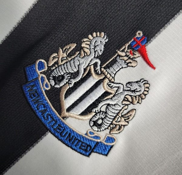 Retro 1995-97 Long Sleeve Newcastle Home Soccer Jersey - Image 9
