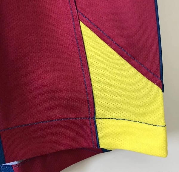 Retro 05/06 Barcelona Home League Version Soccer Jersey - Image 5