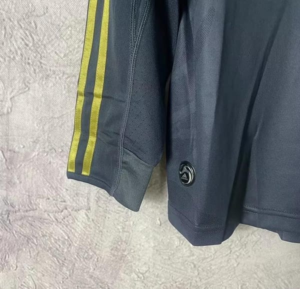 Retro 09/10 Liverpool Away Long Sleeve Jersey - Image 2