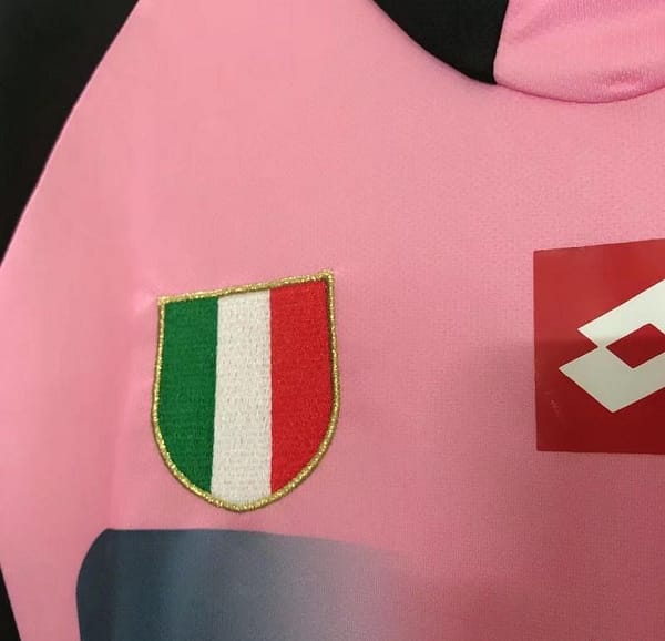 Retro 02/03 Juventus Goalkeeper Pink Jersey - Image 4