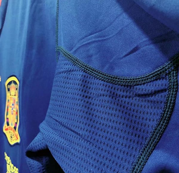 Retro 2010 Spain Away Soccer Jersey - Image 4