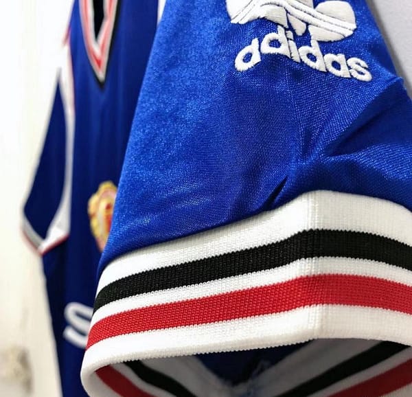 Retro 84/85 Manchester United Away Soccer Jersey - Image 3