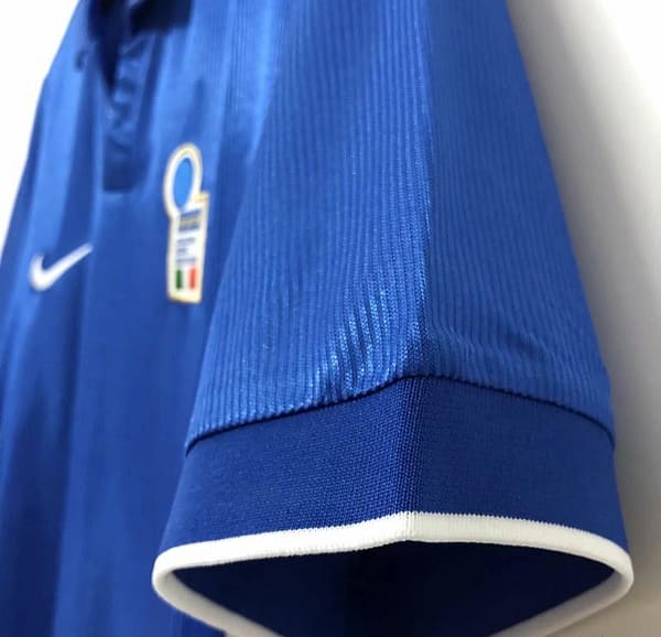 Retro 1998 Italy Home Soccer Jersey - Image 5