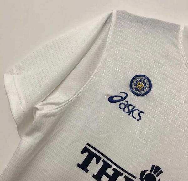 Retro 95/96 Leeds United Home Soccer Jersey - Image 9
