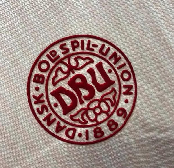 Retro 1986 Denmark Away Soccer Jersey - Image 3