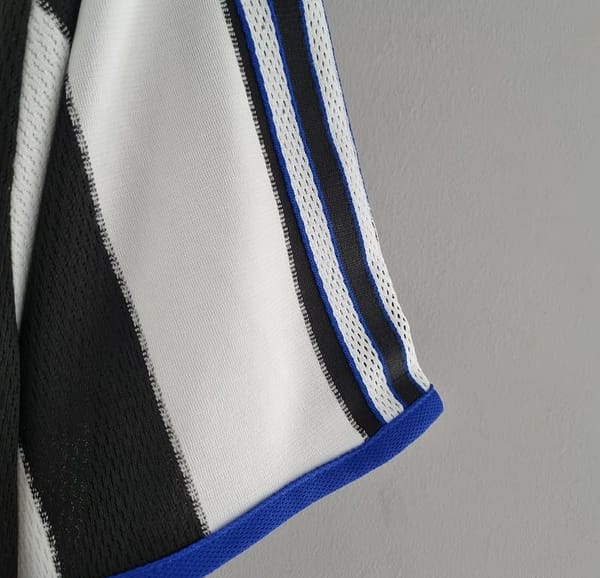 Retro 00/01 Newcastle United Home Soccer Jersey - Image 9