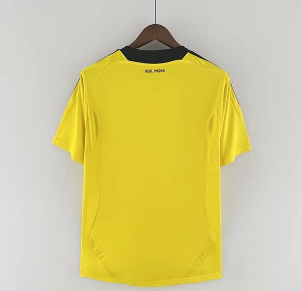 Retro Real Madrid 11/12 Goalkeeper Yellow Jersey - Image 2