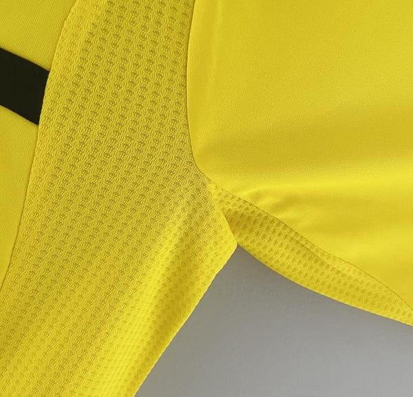 Retro Real Madrid 11/12 Goalkeeper Yellow Jersey - Image 4