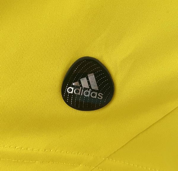 Retro Real Madrid 11/12 Goalkeeper Yellow Jersey - Image 6