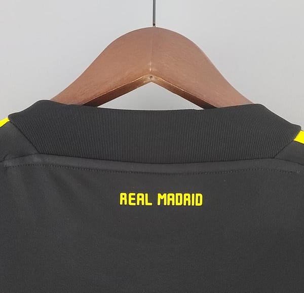 Vintage Real Madrid 11/12 Goalkeeper Black Jersey - Image 3