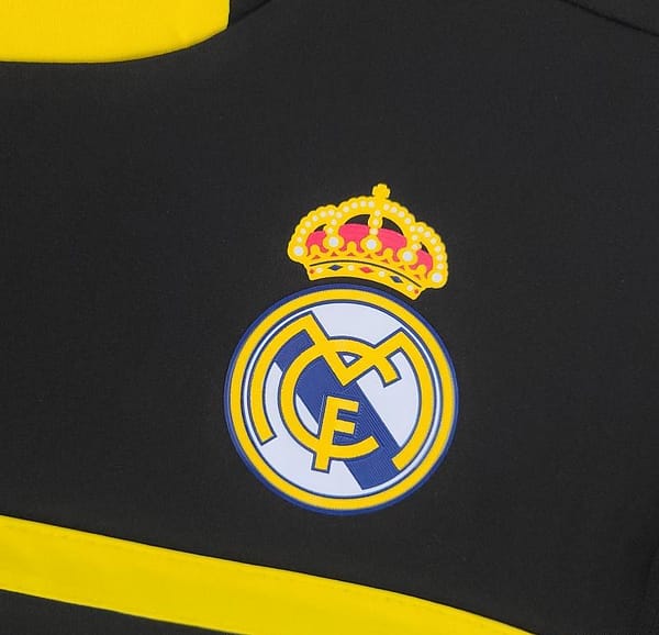 Vintage Real Madrid 11/12 Goalkeeper Black Jersey - Image 10