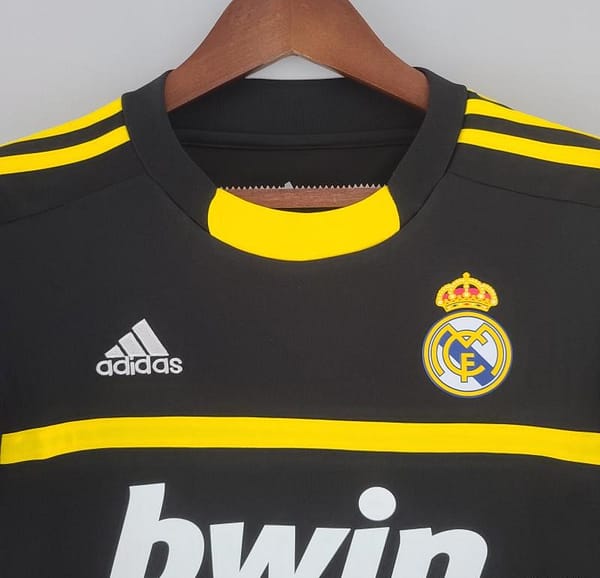 Vintage Real Madrid 11/12 Goalkeeper Black Jersey - Image 11