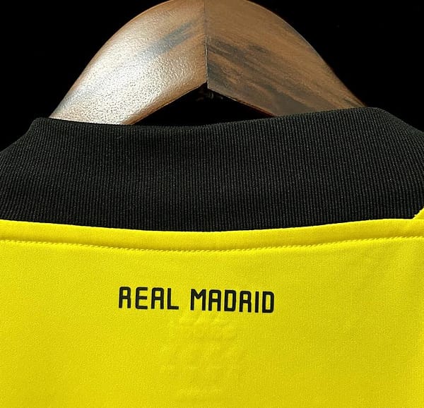Retro 11/12 Real Madrid Goalkeeper Yellow Jersey - Image 3