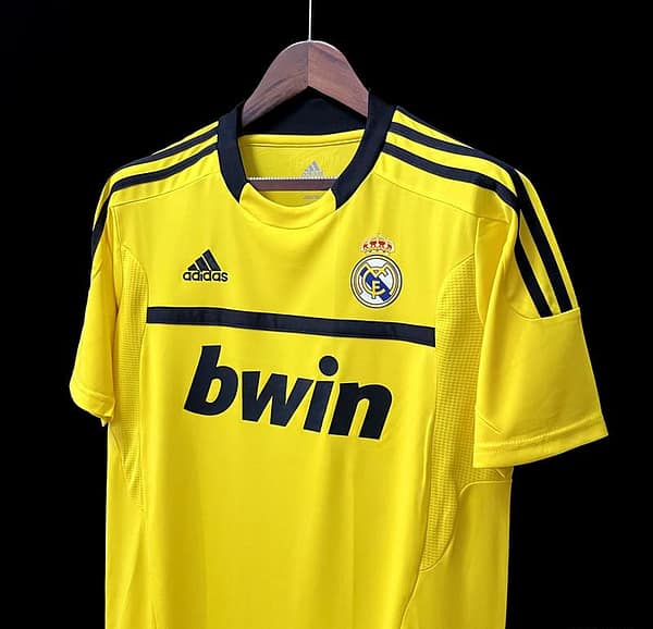 Retro 11/12 Real Madrid Goalkeeper Yellow Jersey - Image 7
