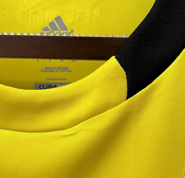Retro 11/12 Real Madrid Goalkeeper Yellow Jersey - Image 11