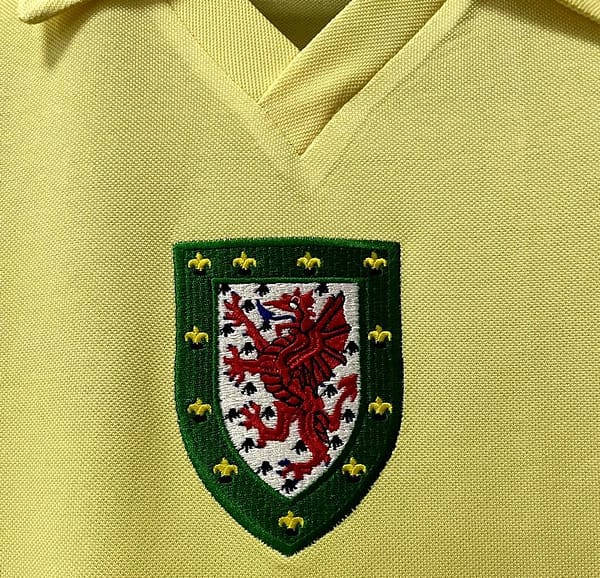 Retro 76/79 Wales away Soccer Jersey - Image 7