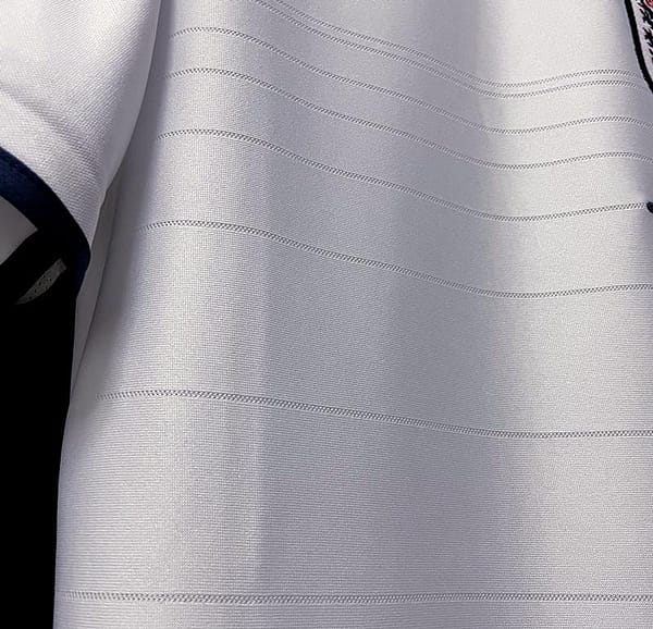 2004 England Home Soccer Jersey - Image 4