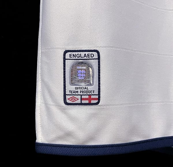 2004 England Home Soccer Jersey - Image 5