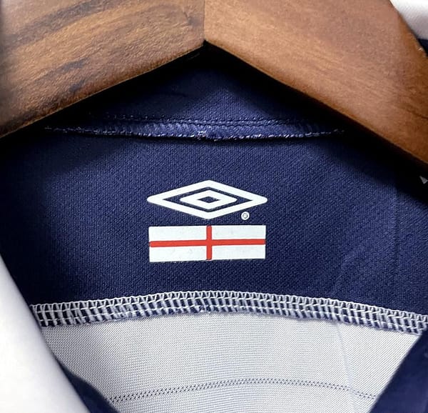 2004 England Home Soccer Jersey - Image 8