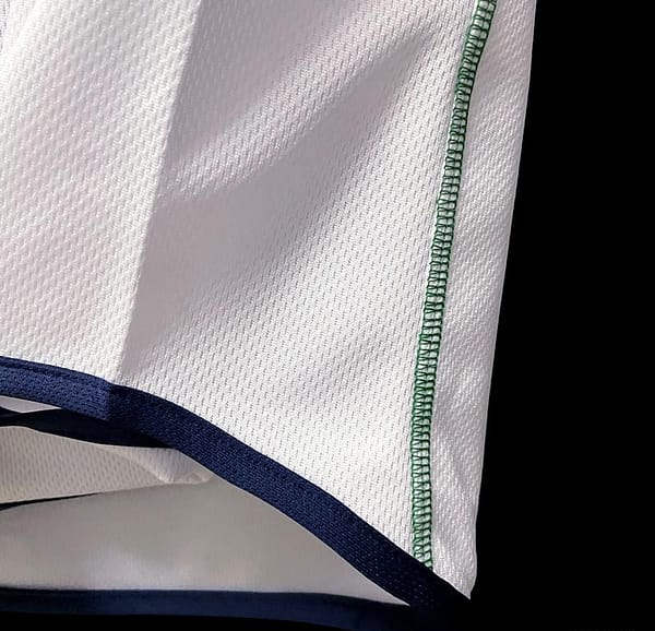 Retro 2002 Ireland Away Soccer Jersey - Image 4