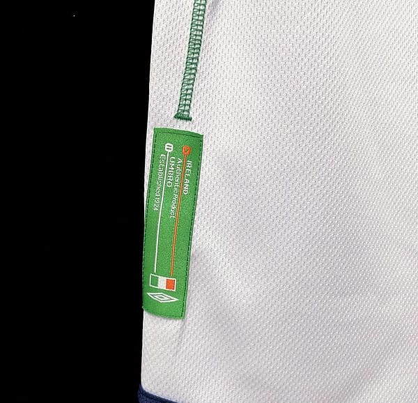 Retro 2002 Ireland Away Soccer Jersey - Image 5