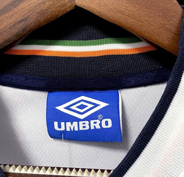 Retro 2002 Ireland Away Soccer Jersey - Image 7