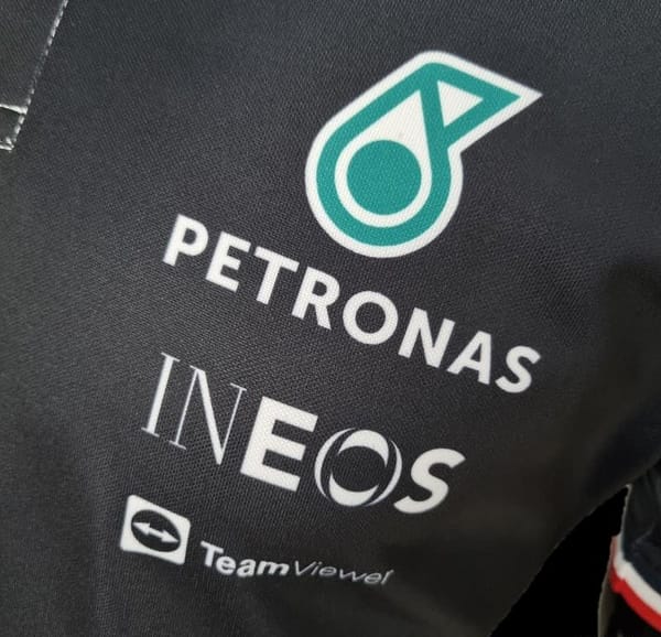 2022 F1 Formula One; Mercedes Benz #63 Polo Black - Image 2