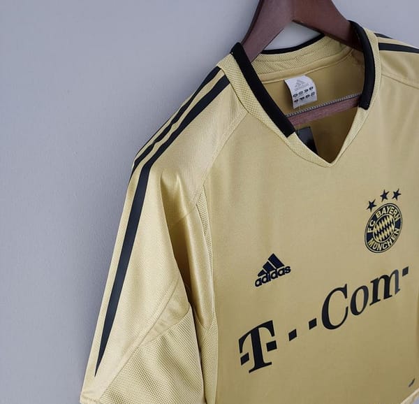 Retro 04/05 Bayern Munich Away  Soccer Jersey - Image 4