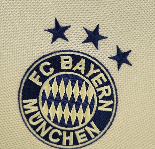 Retro 04/05 Bayern Munich Away  Soccer Jersey - Image 7