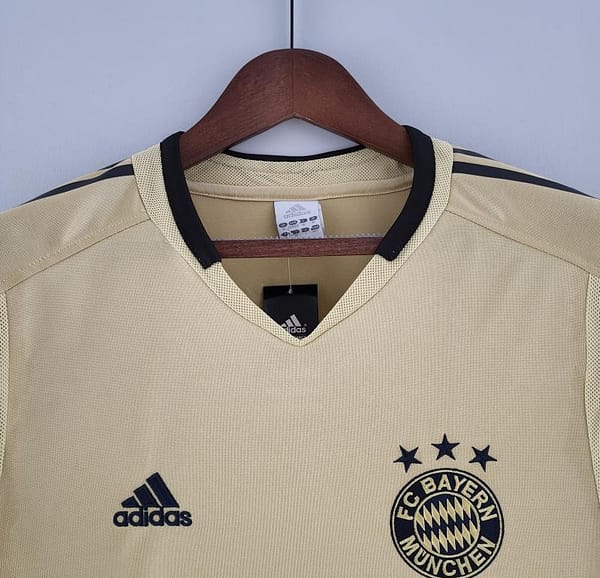 Retro 04/05 Bayern Munich Away  Soccer Jersey - Image 8